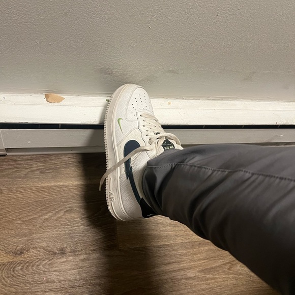 Nike Air Force 1 Low
Split Swoosh White Aquamarine Size Mens US 9 - Picture 3 of 4